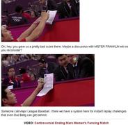 ���{�͑̑��j�q�c�̂̔��茩�����ŁA�R���c�𔃎������H