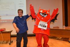 �Čf�E����F�{���Q�O�P�R�D�V�D�P�V�i���j���ۂ��q���̎x�����r�ܓ���